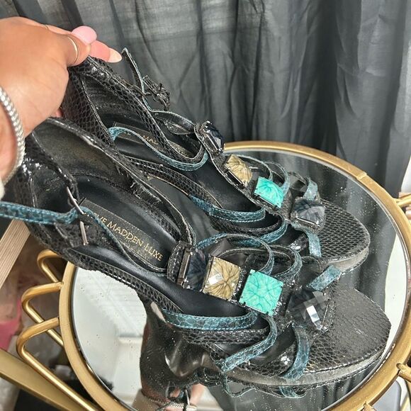 Steve Madden Luxe Vintage Heels - Picture 3 of 3